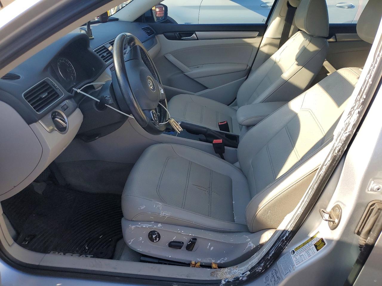 2015 VOLKSWAGEN PASSAT