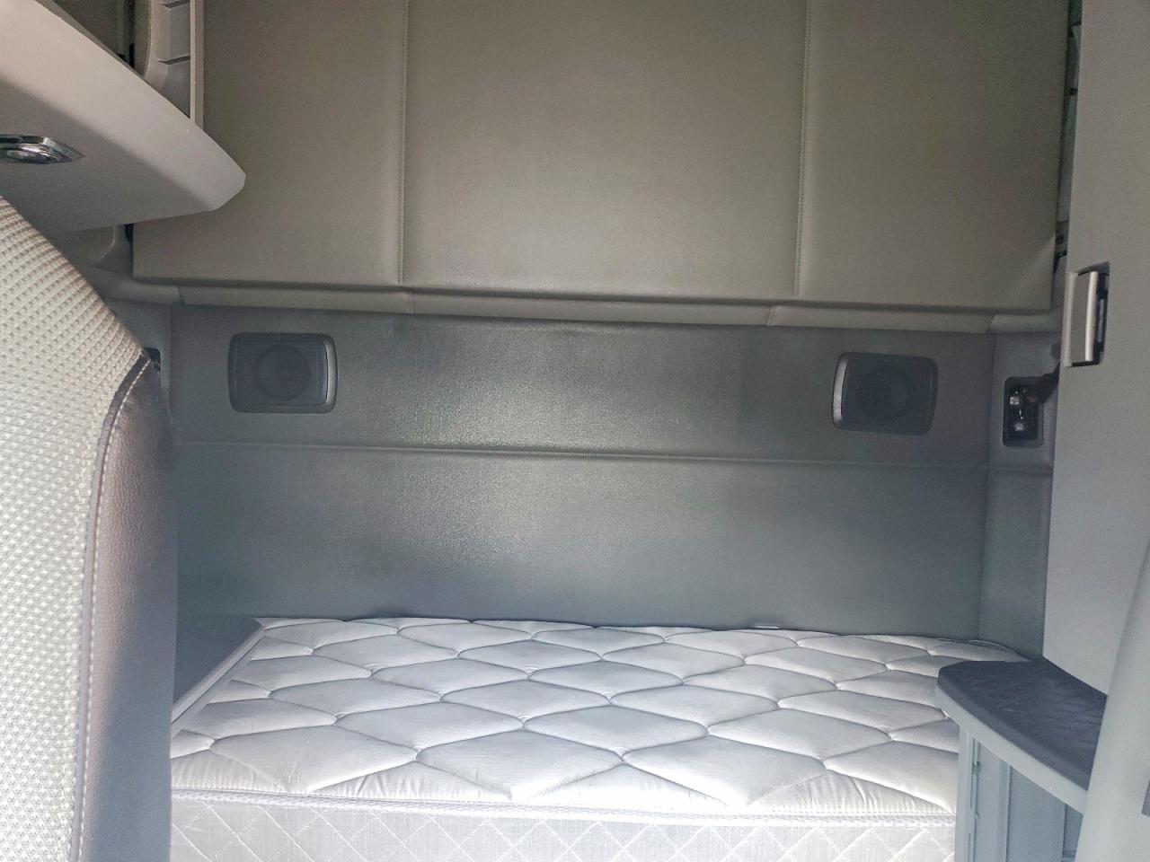 2021 KENWORTH T680