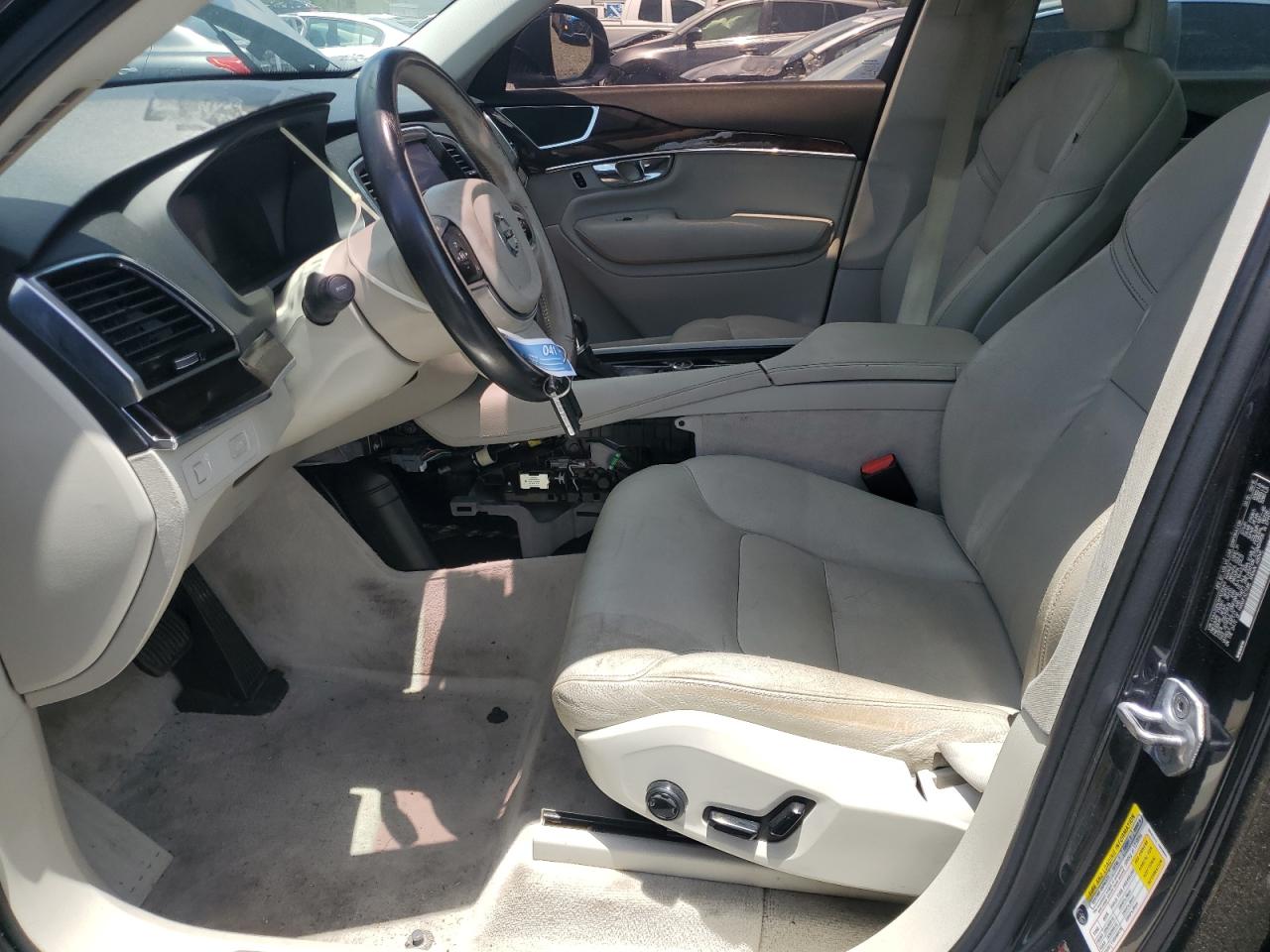 2016 VOLVO XC90