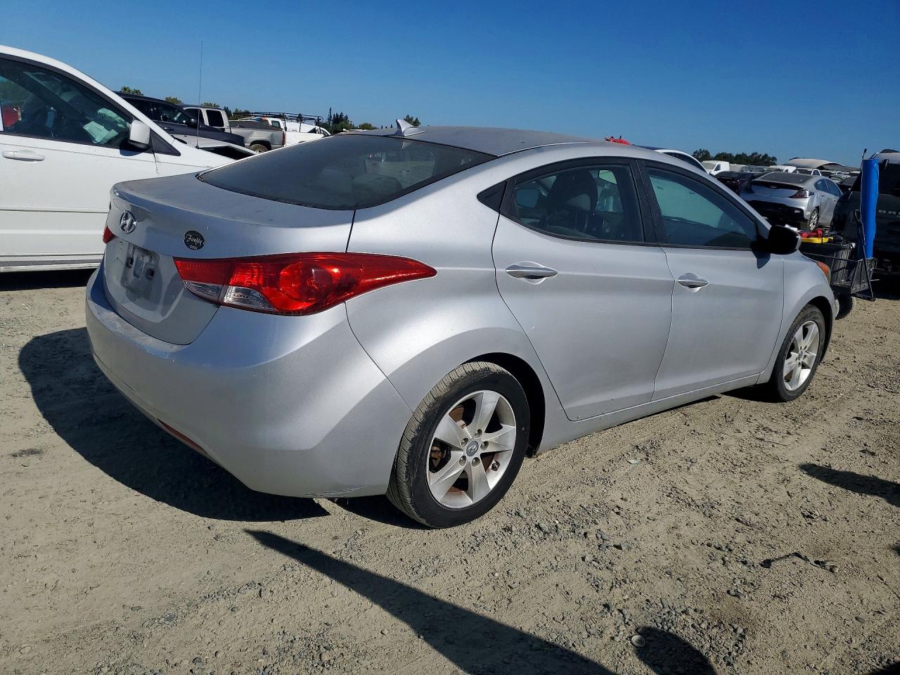 2013 HYUNDAI ELANTRA