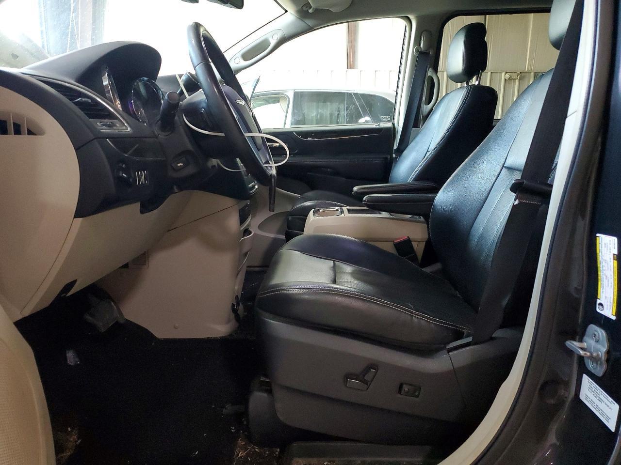 2011 CHRYSLER MINIVAN