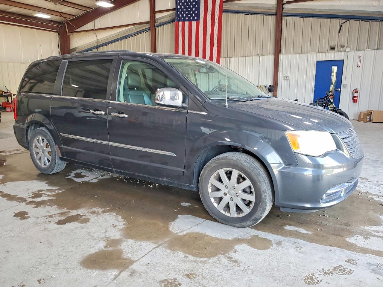 2011 CHRYSLER MINIVAN