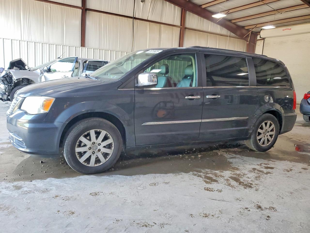 2011 CHRYSLER MINIVAN