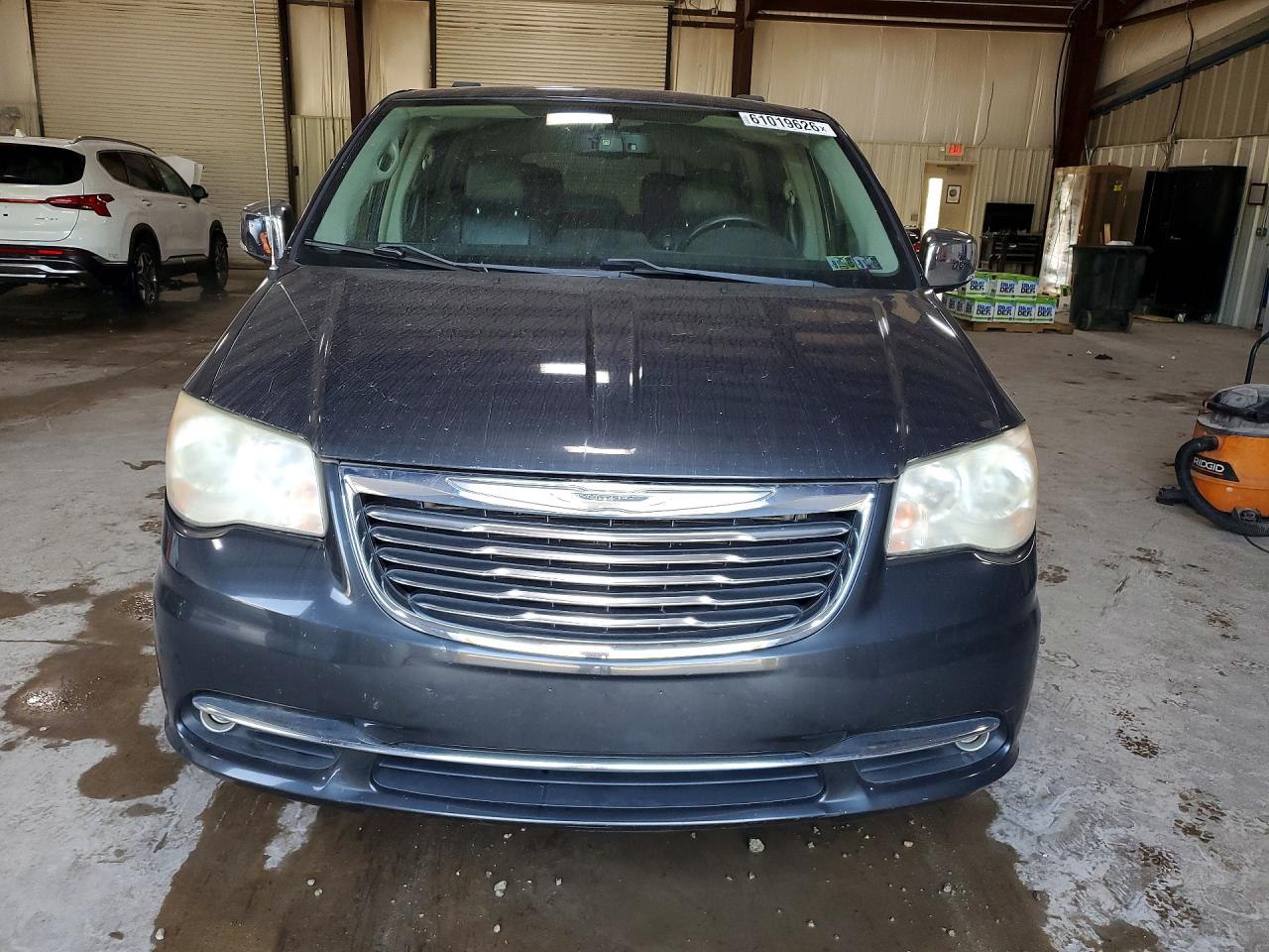 2011 CHRYSLER MINIVAN