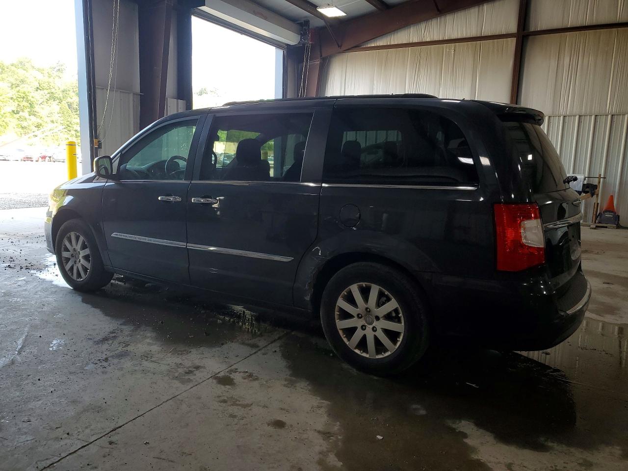 2011 CHRYSLER MINIVAN
