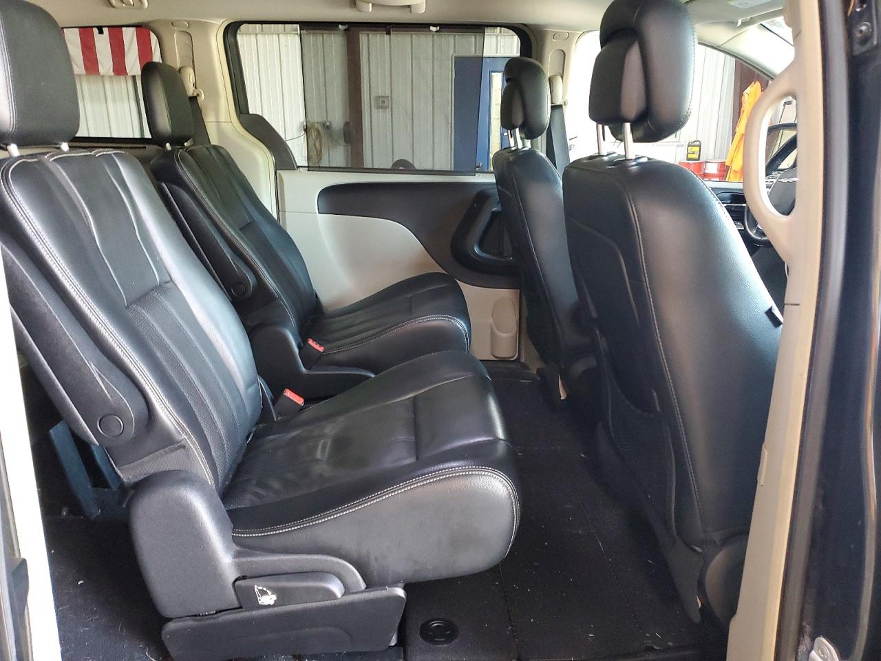 2011 CHRYSLER MINIVAN