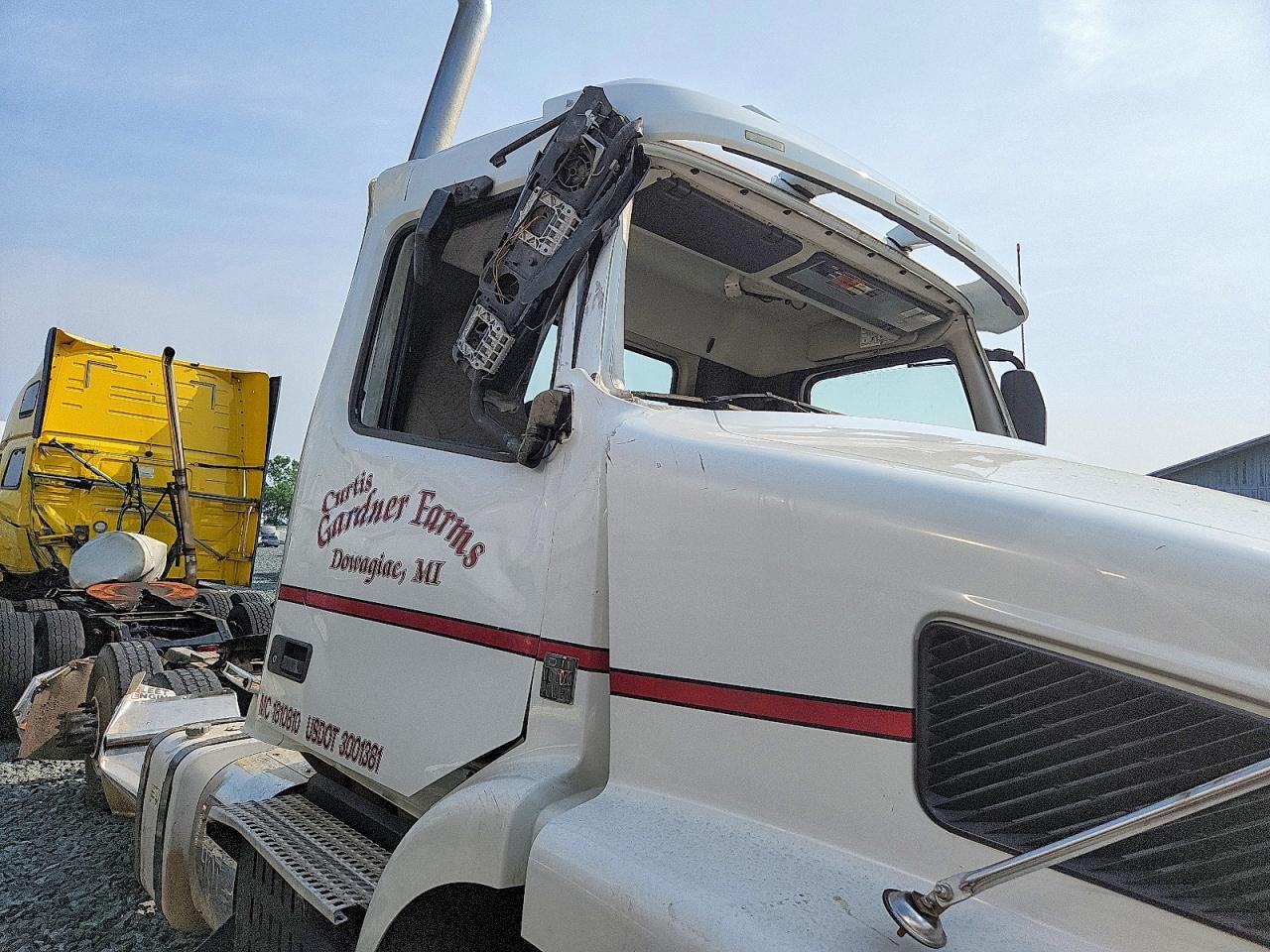 2012 VOLVO VN