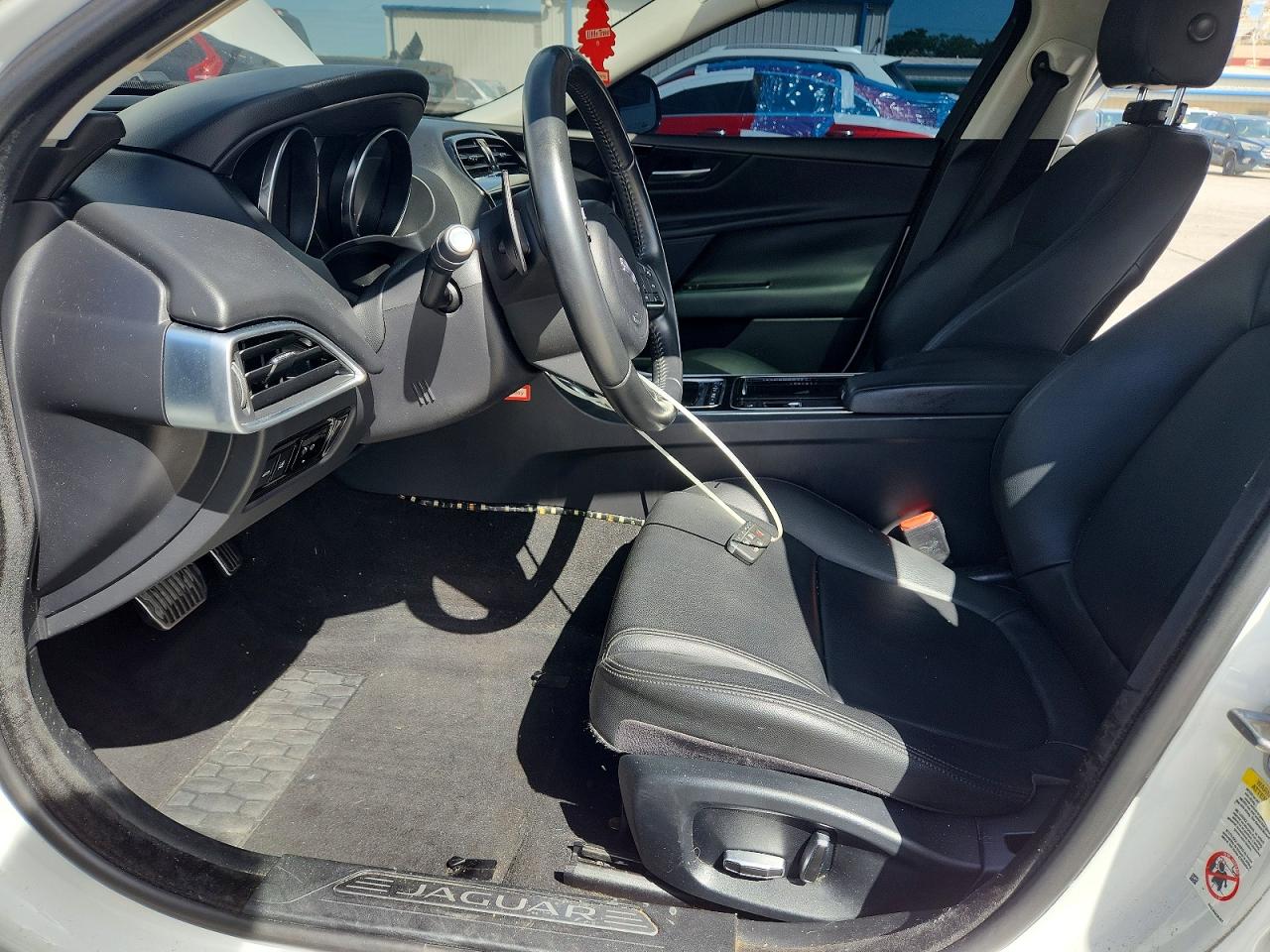 2019 JAGUAR XE