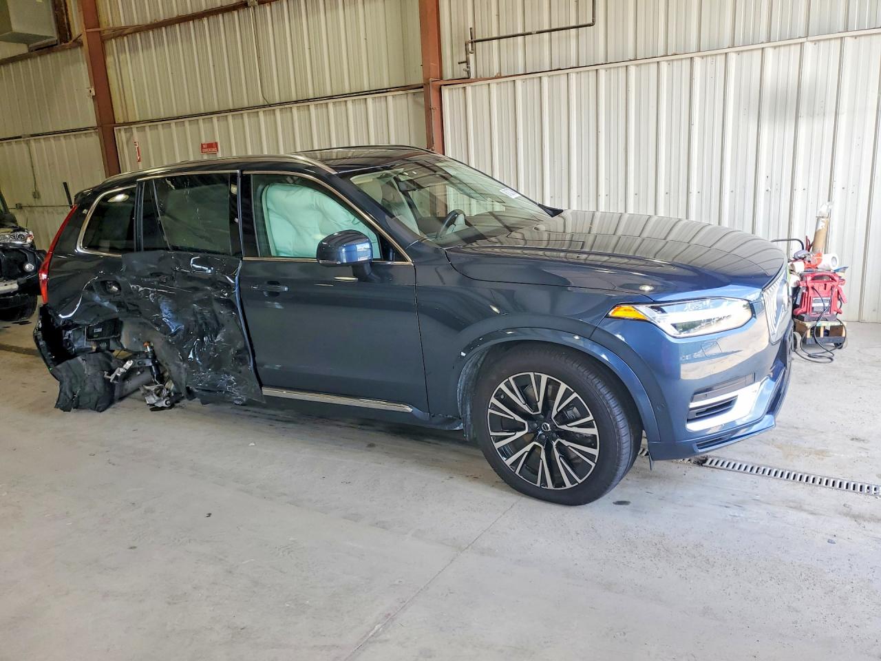 2025 VOLVO XC90