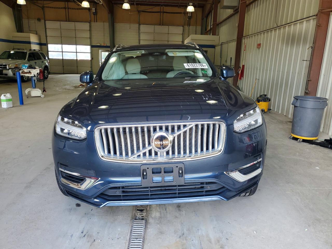 2025 VOLVO XC90