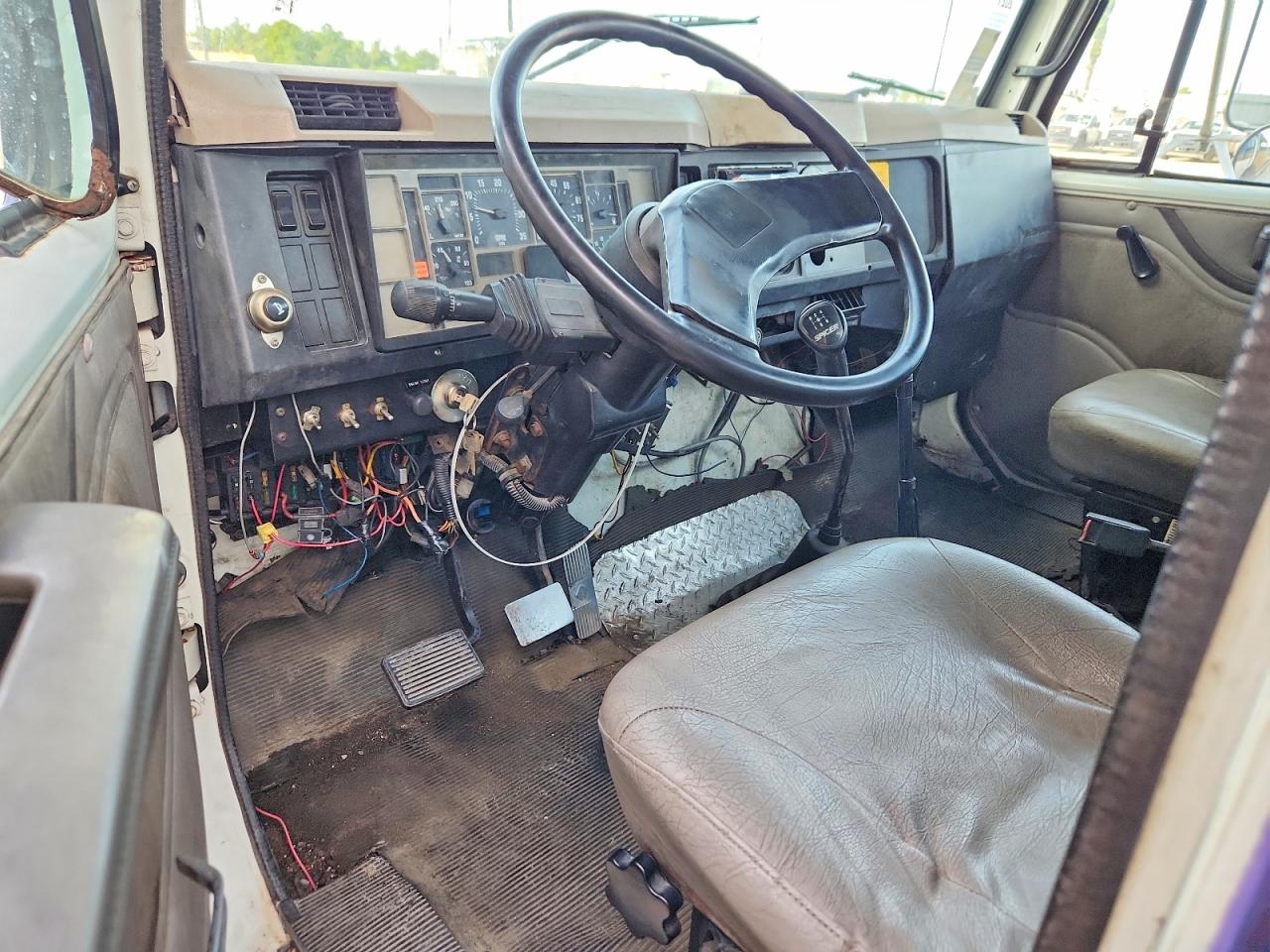 1998 INTERNATIONAL 4000 SERIE