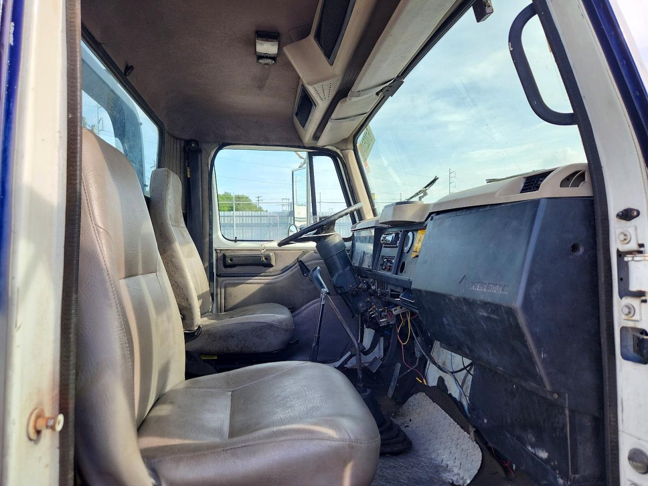 1998 INTERNATIONAL 4000 SERIE