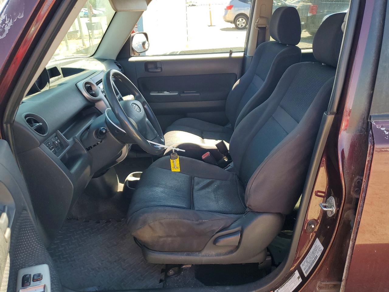 2004 TOYOTA SCION