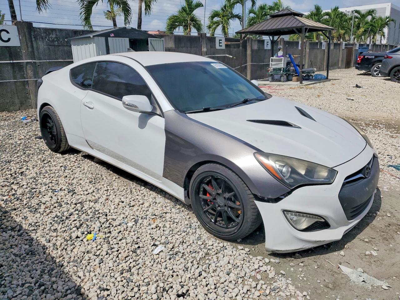 2016 HYUNDAI GENESIS