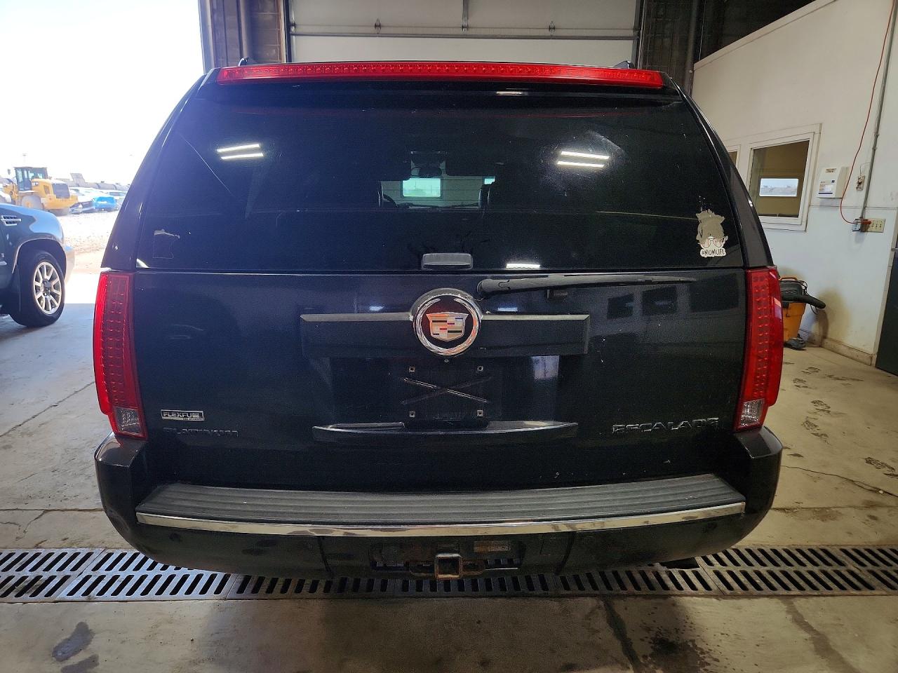 2011 CADILLAC ESCALADE