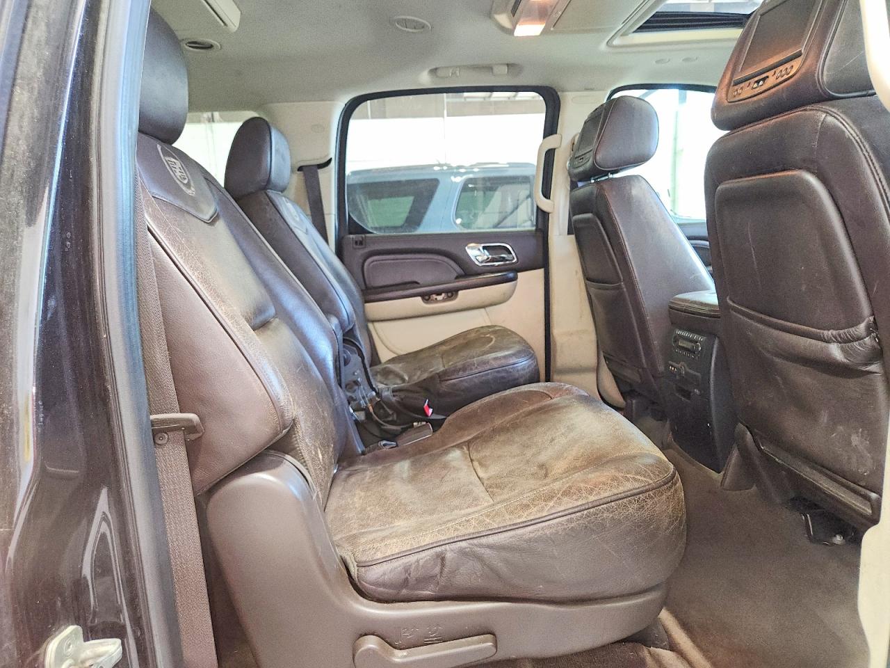 2011 CADILLAC ESCALADE