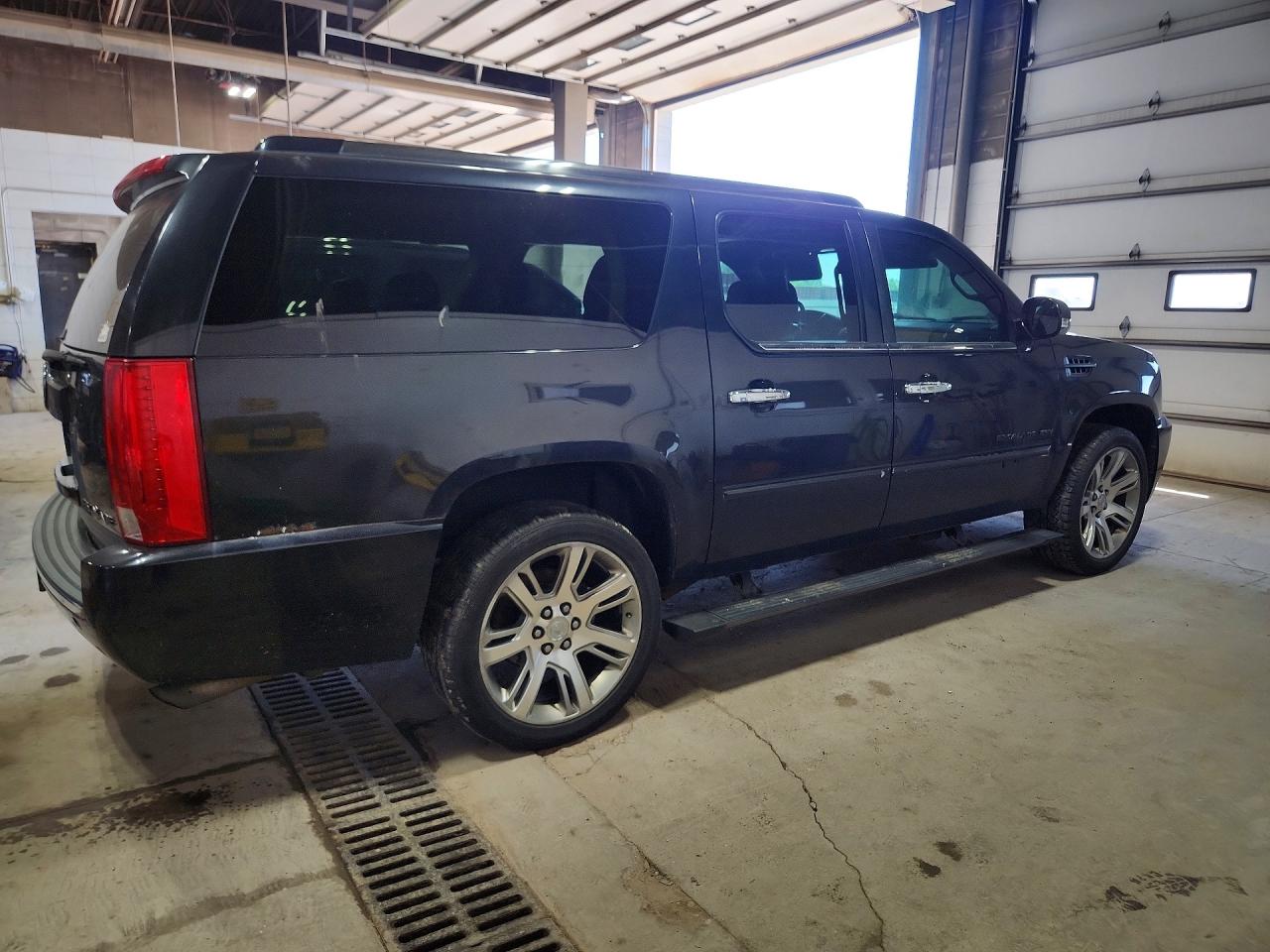 2011 CADILLAC ESCALADE