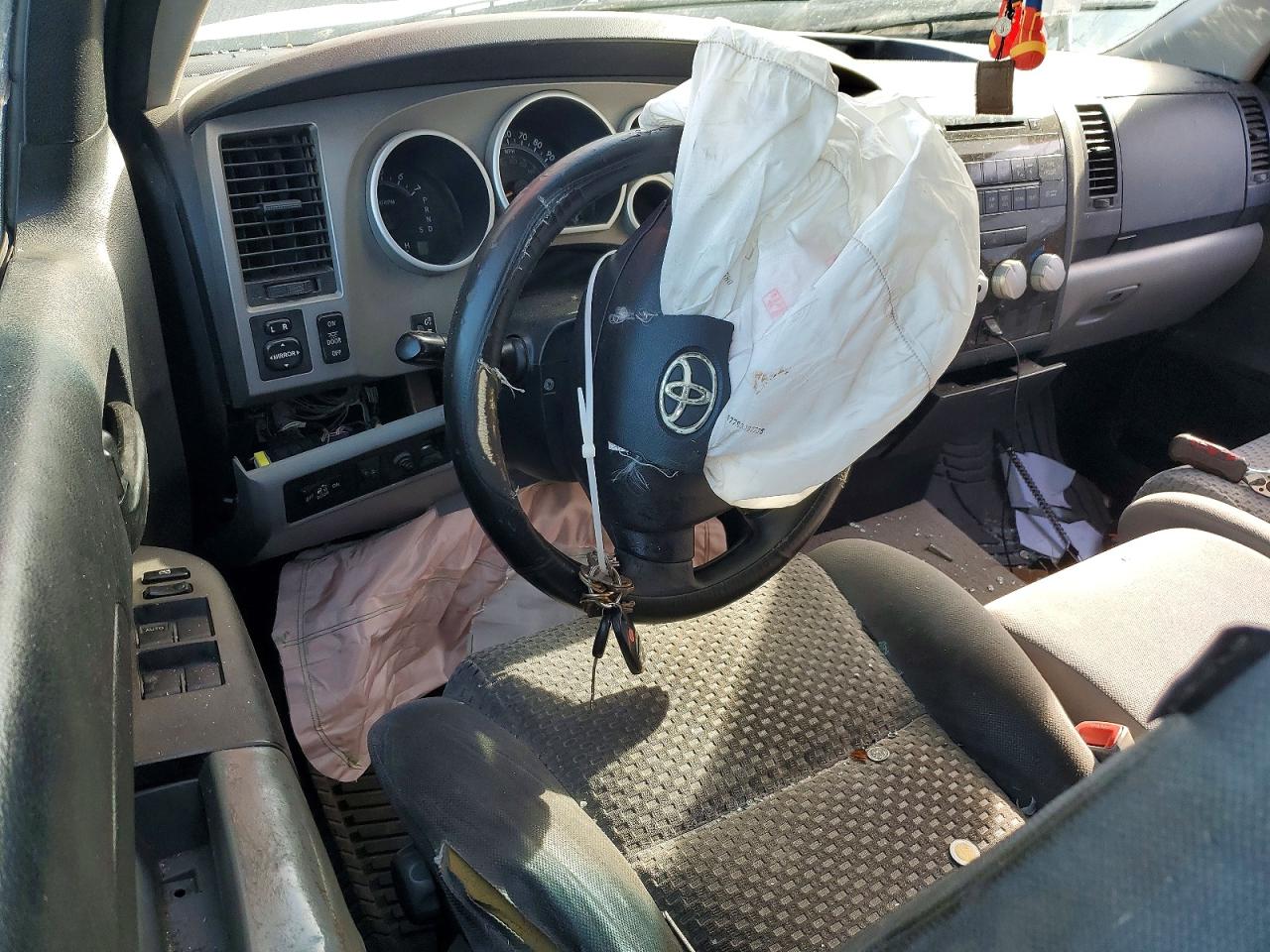 2011 TOYOTA TUNDRA