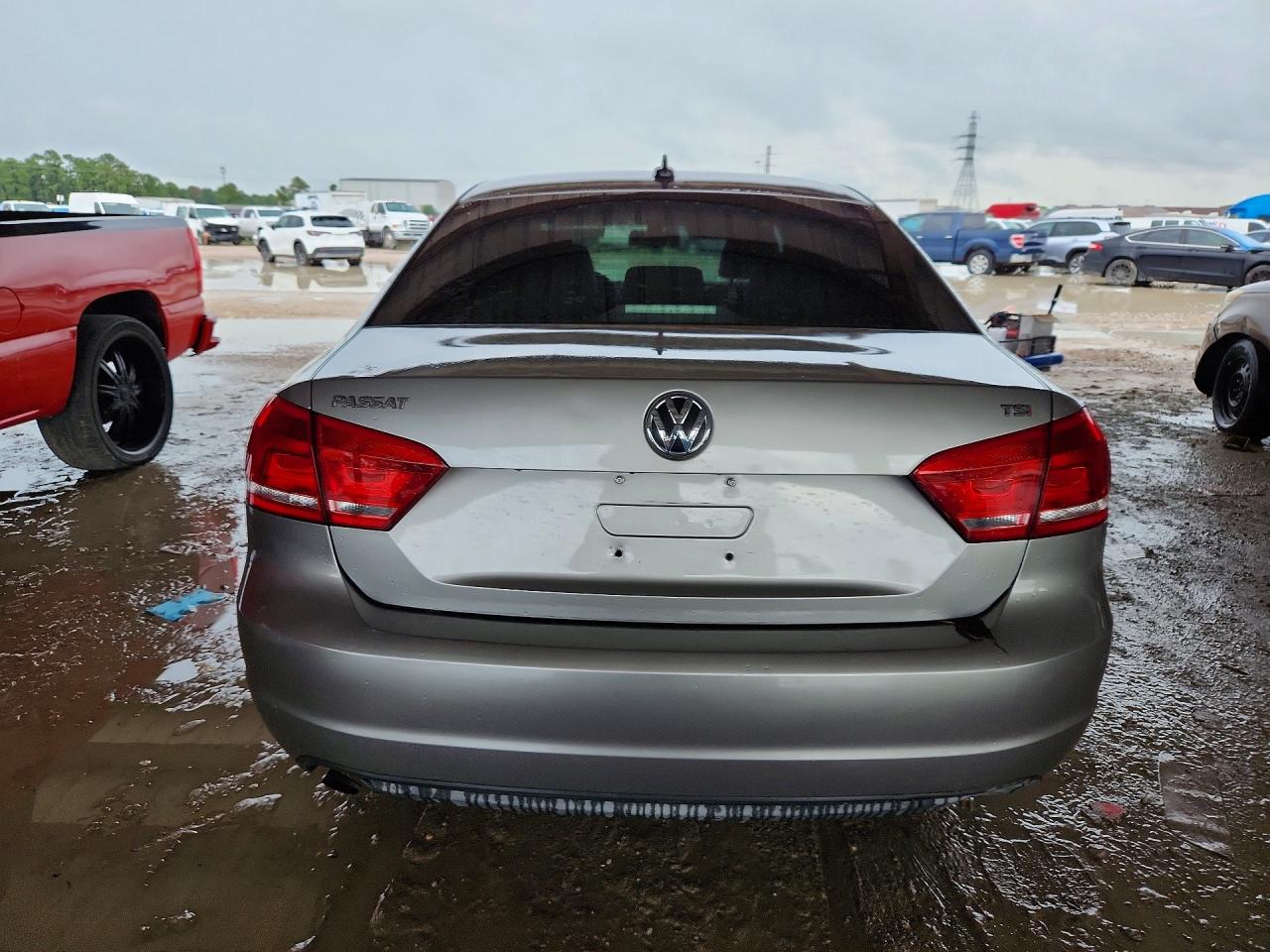 2014 VOLKSWAGEN PASSAT