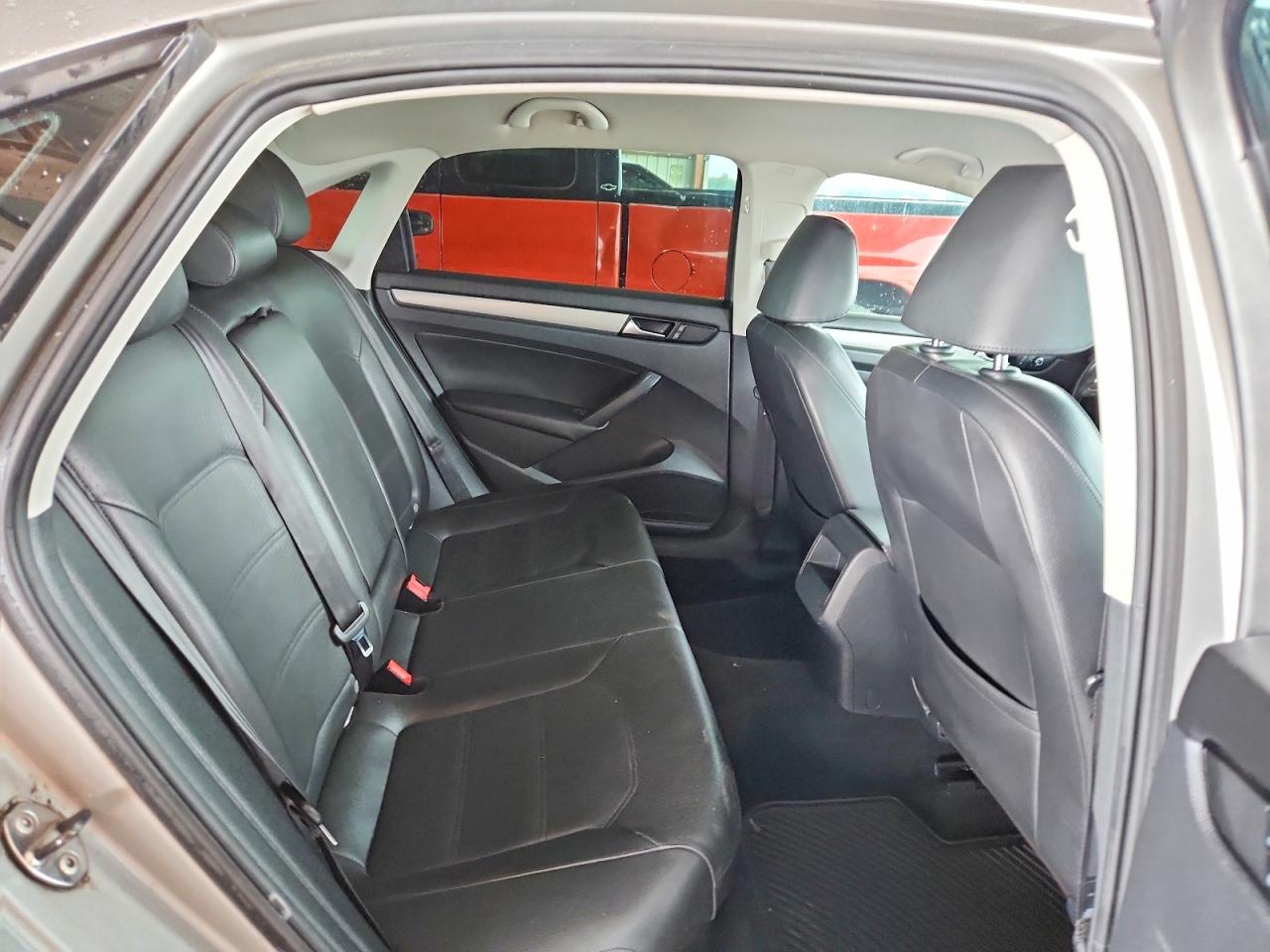 2014 VOLKSWAGEN PASSAT