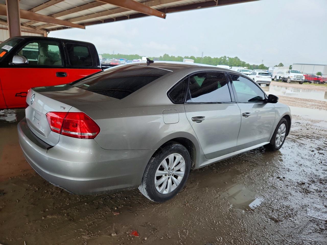 2014 VOLKSWAGEN PASSAT