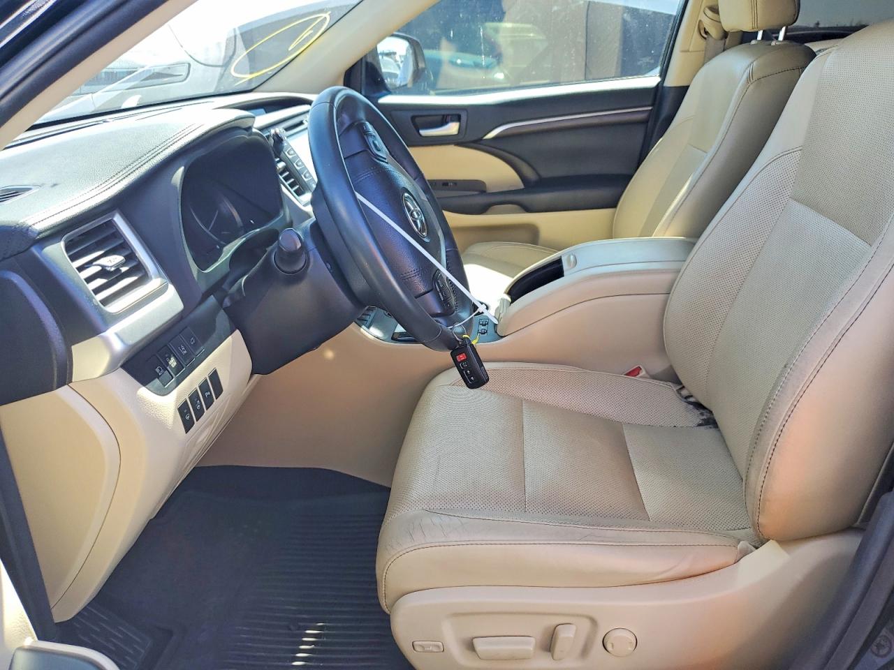 2016 TOYOTA HIGHLANDER