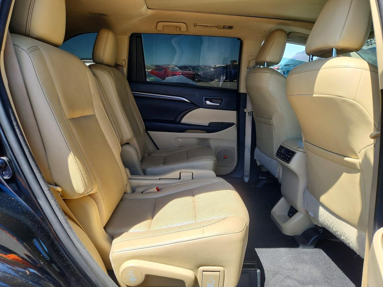2016 TOYOTA HIGHLANDER