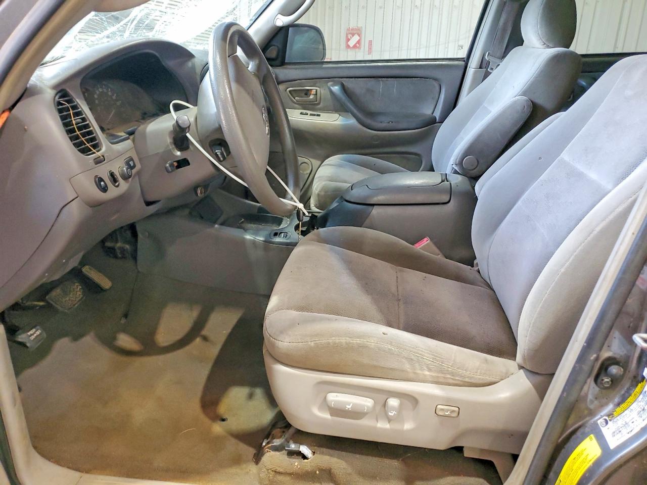 2005 TOYOTA SEQUOIA