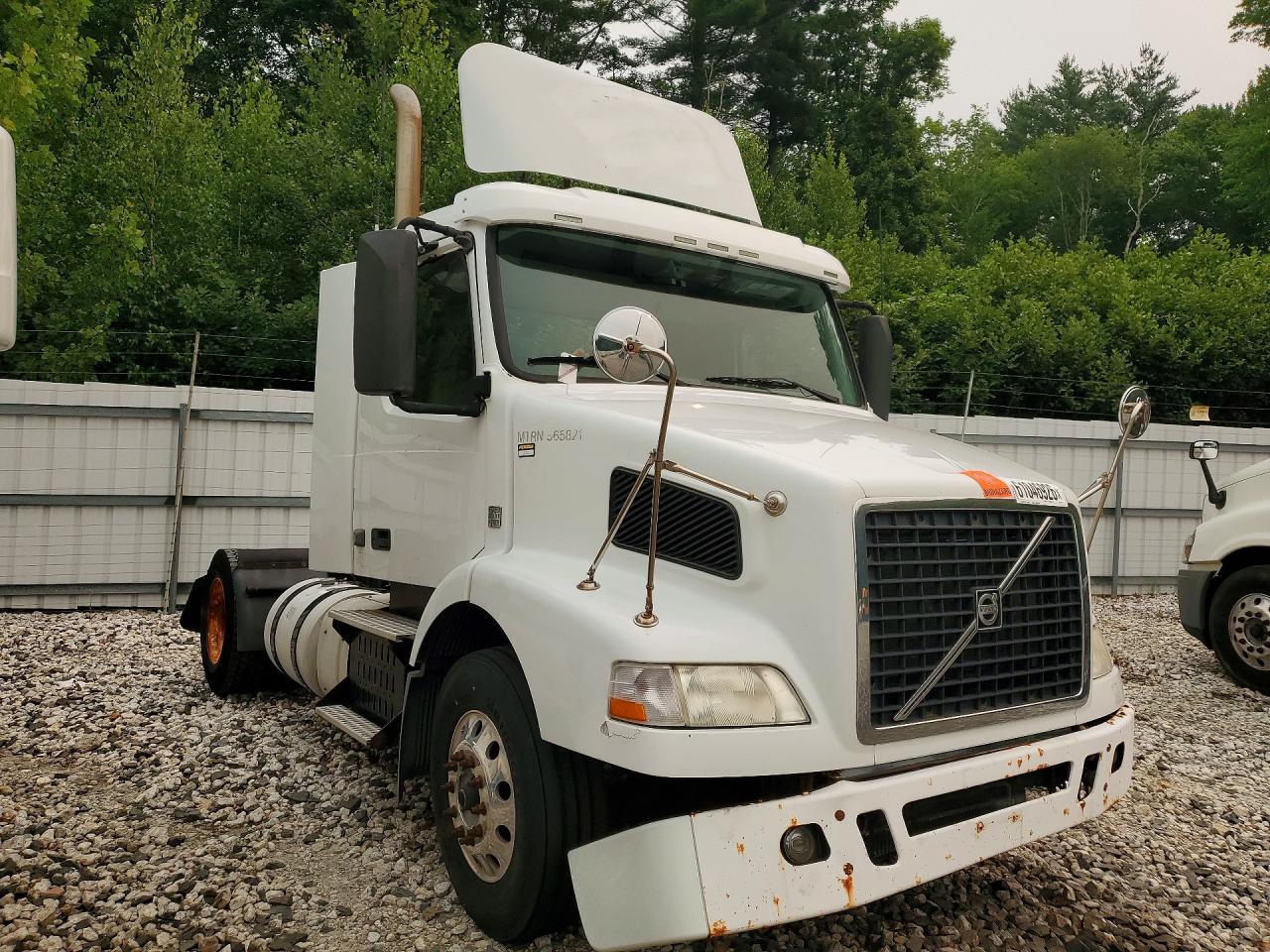 2013 VOLVO VN