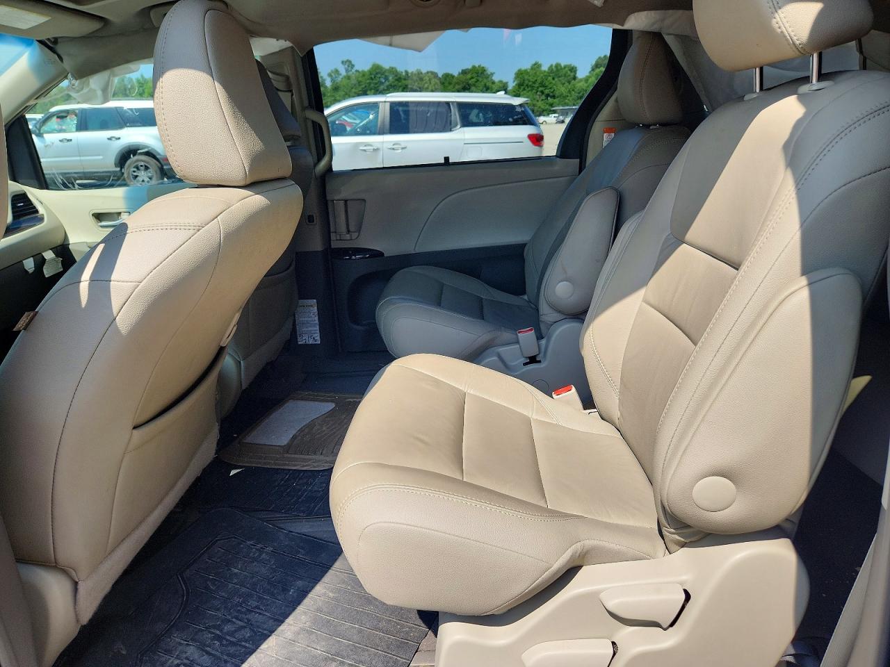 2017 TOYOTA SIENNA