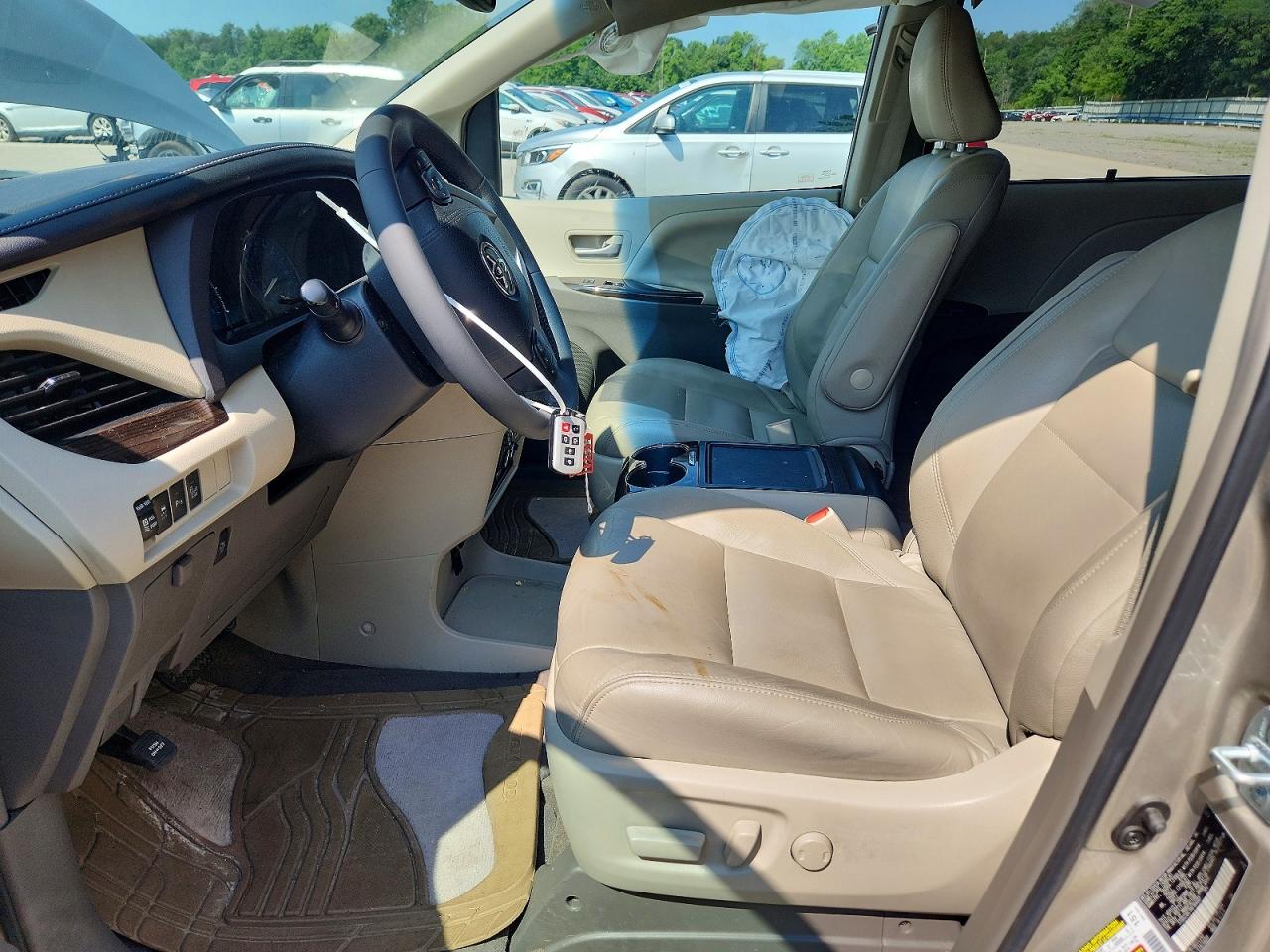 2017 TOYOTA SIENNA