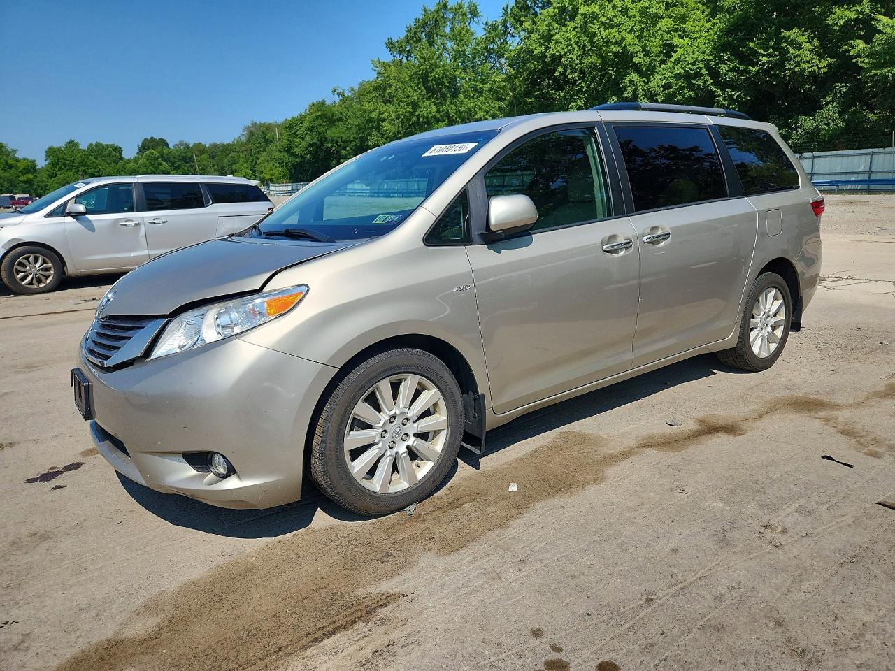 2017 TOYOTA SIENNA