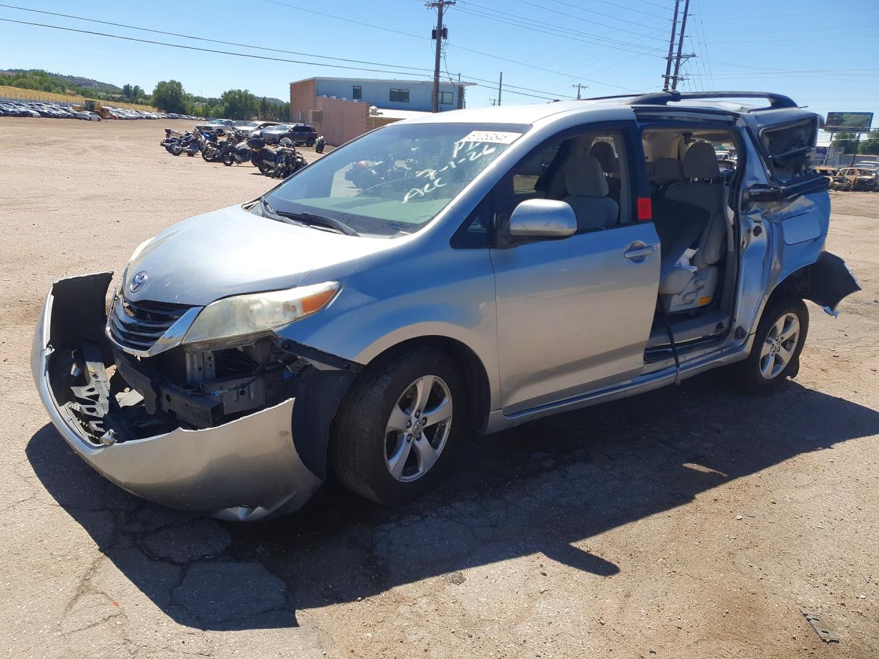 2011 TOYOTA SIENNA