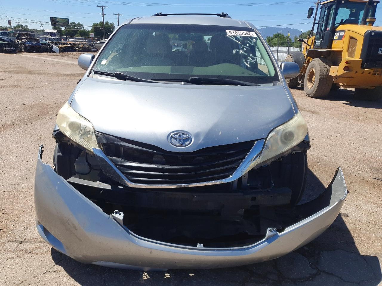 2011 TOYOTA SIENNA