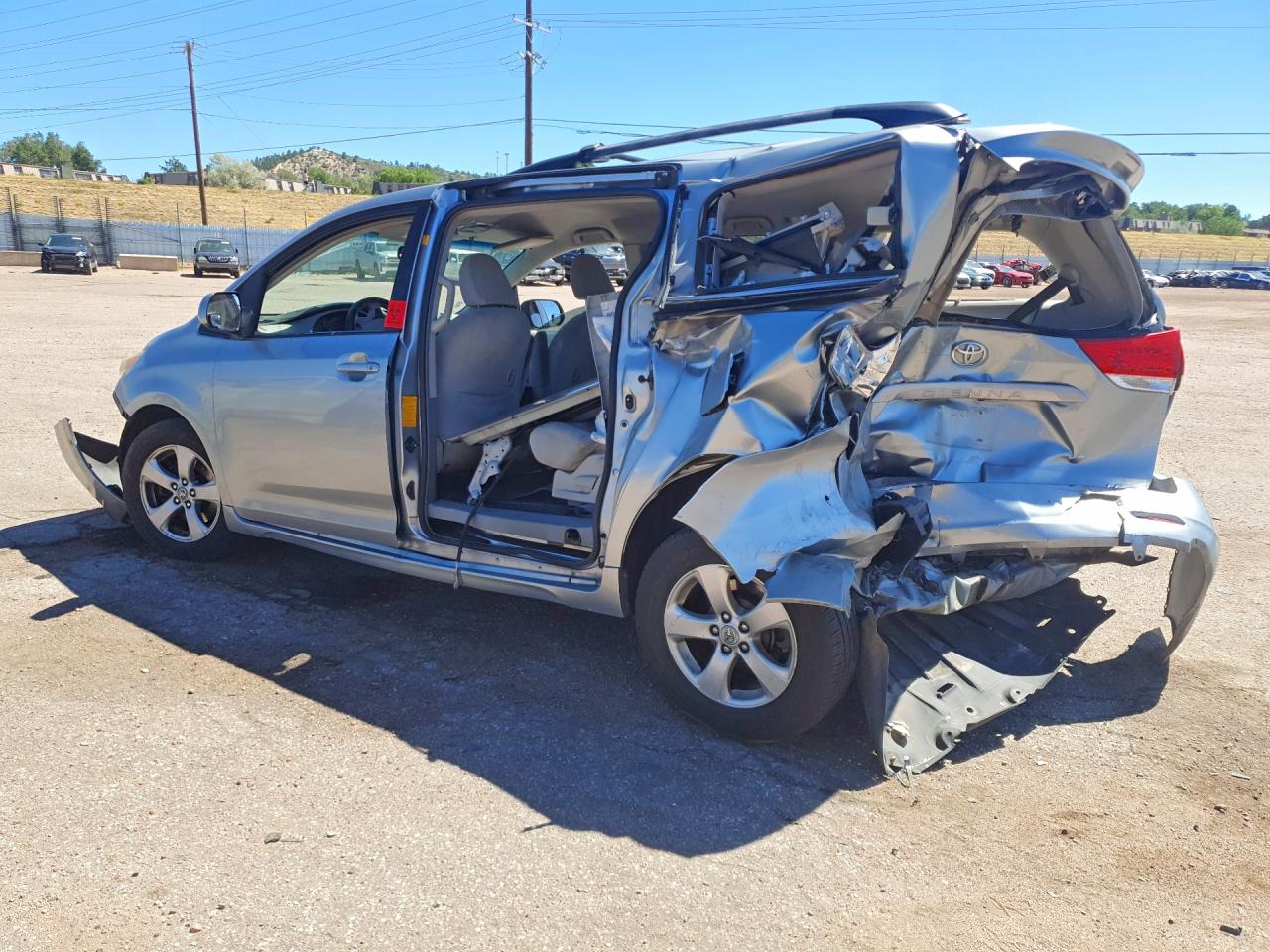 2011 TOYOTA SIENNA