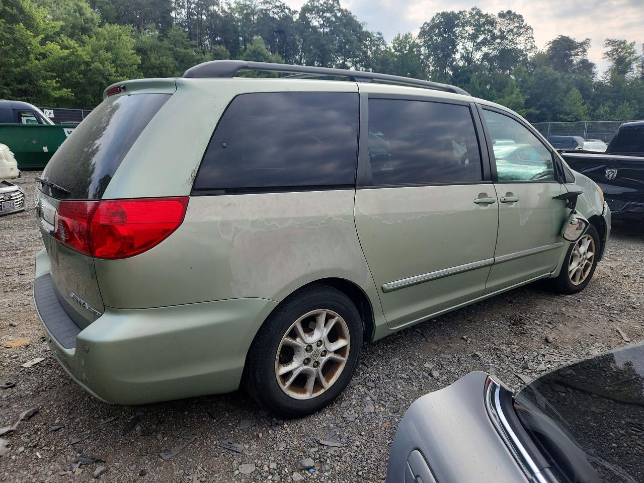 2006 TOYOTA SIENNA