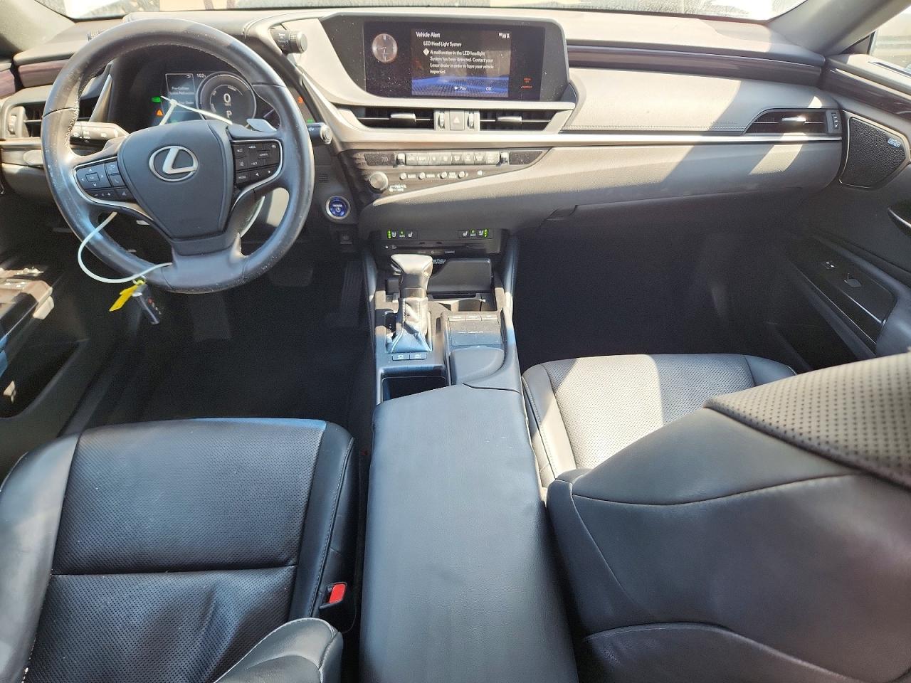 2019 LEXUS ES300