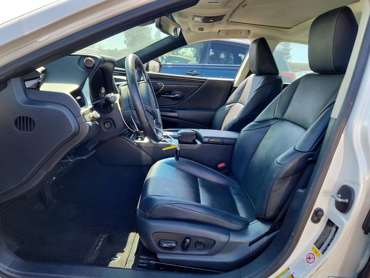 2019 LEXUS ES300