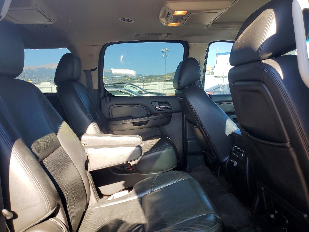 2011 CADILLAC ESCALADE