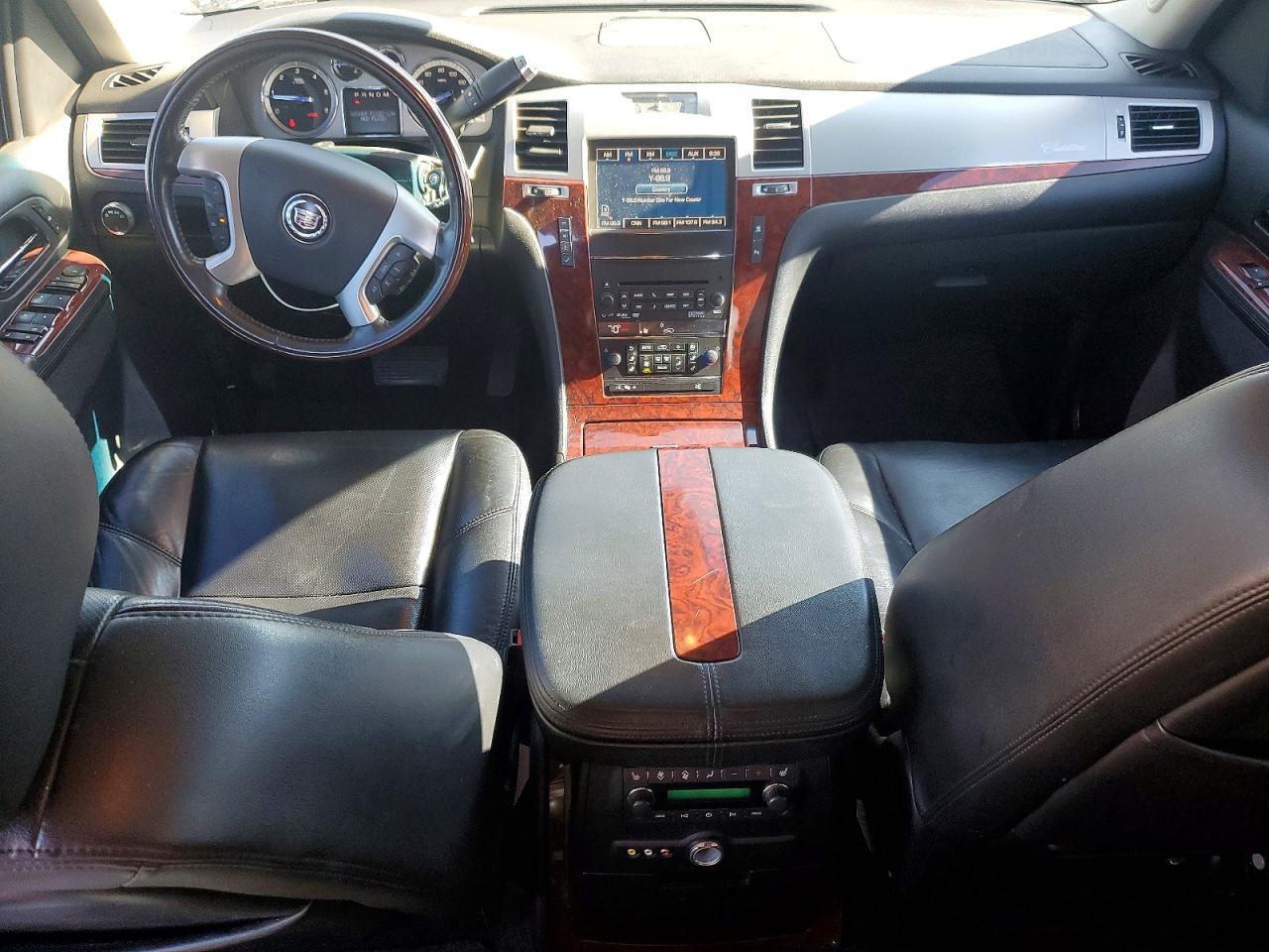 2011 CADILLAC ESCALADE