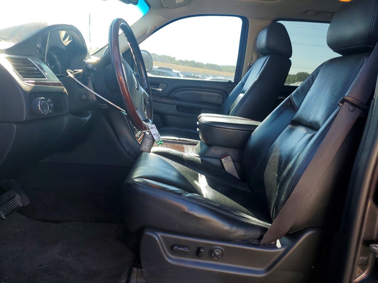 2011 CADILLAC ESCALADE