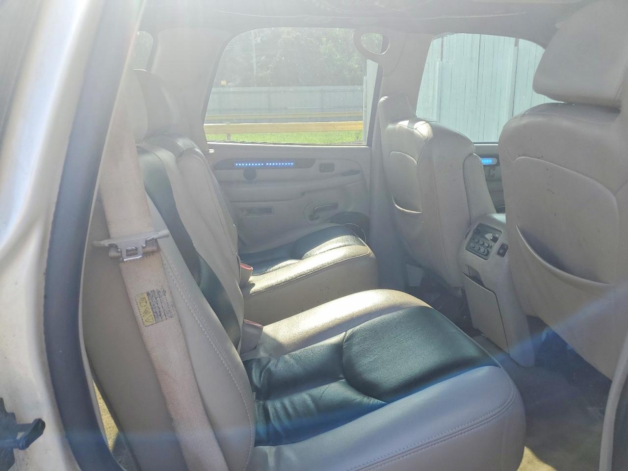 2004 CADILLAC ESCALADE