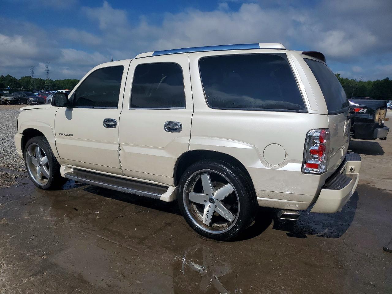 2004 CADILLAC ESCALADE