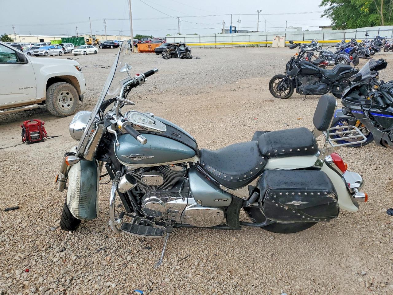 2011 SUZUKI CYC VL/VLR