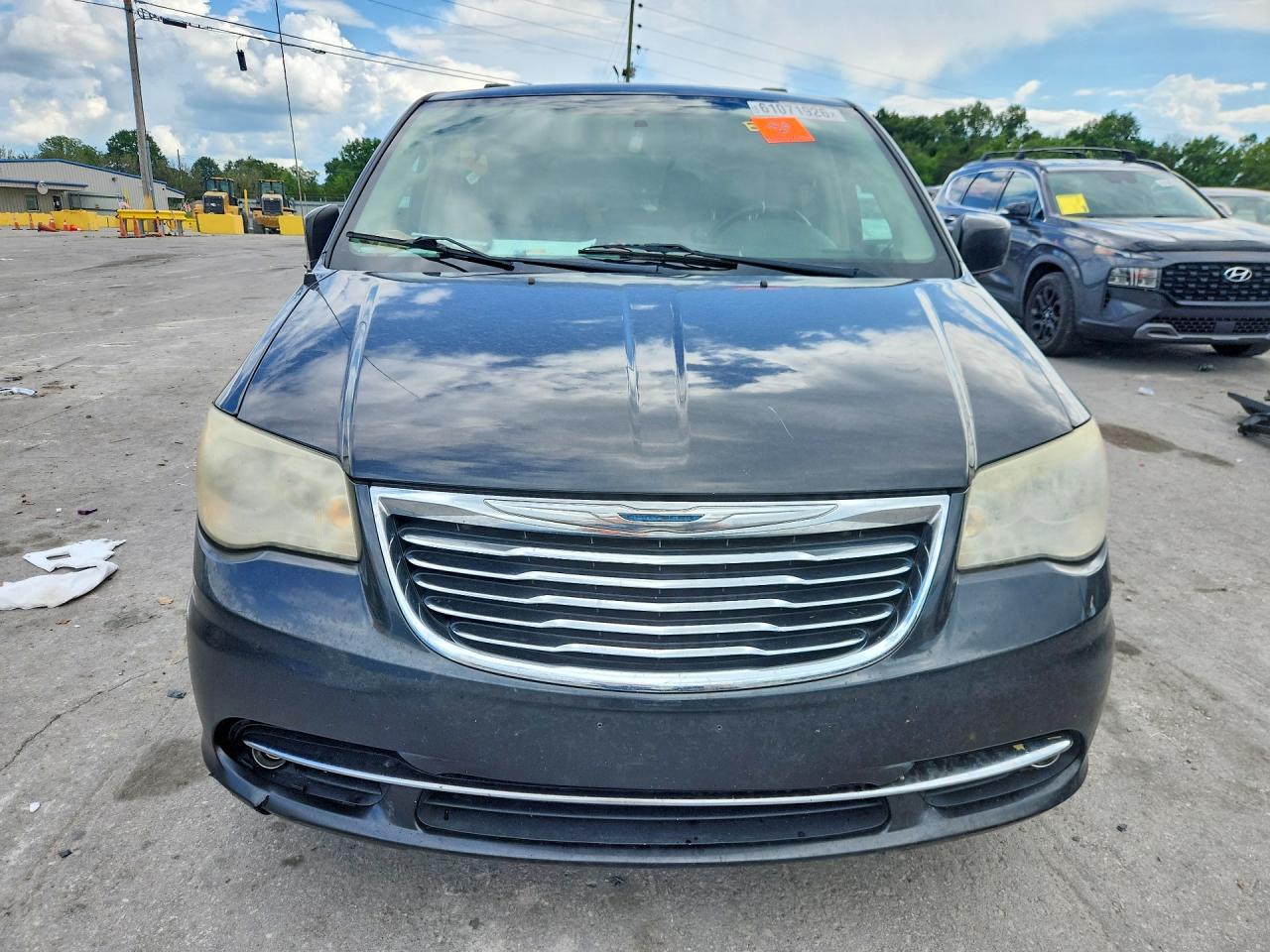 2011 CHRYSLER MINIVAN