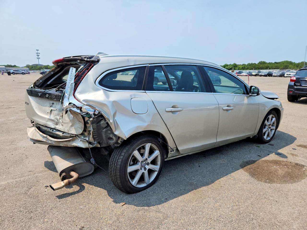 2017 VOLVO V60