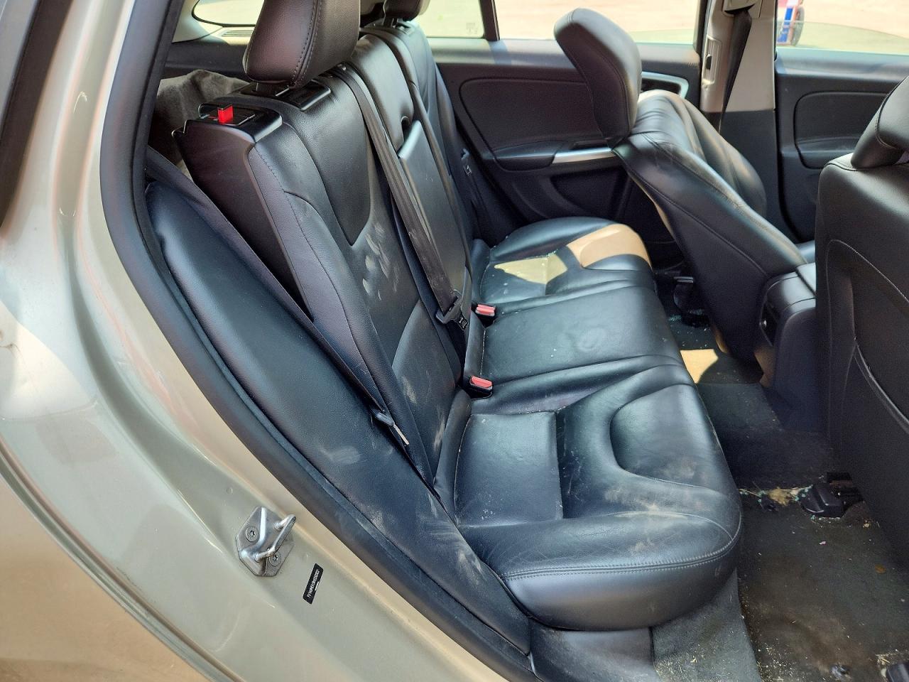 2017 VOLVO V60