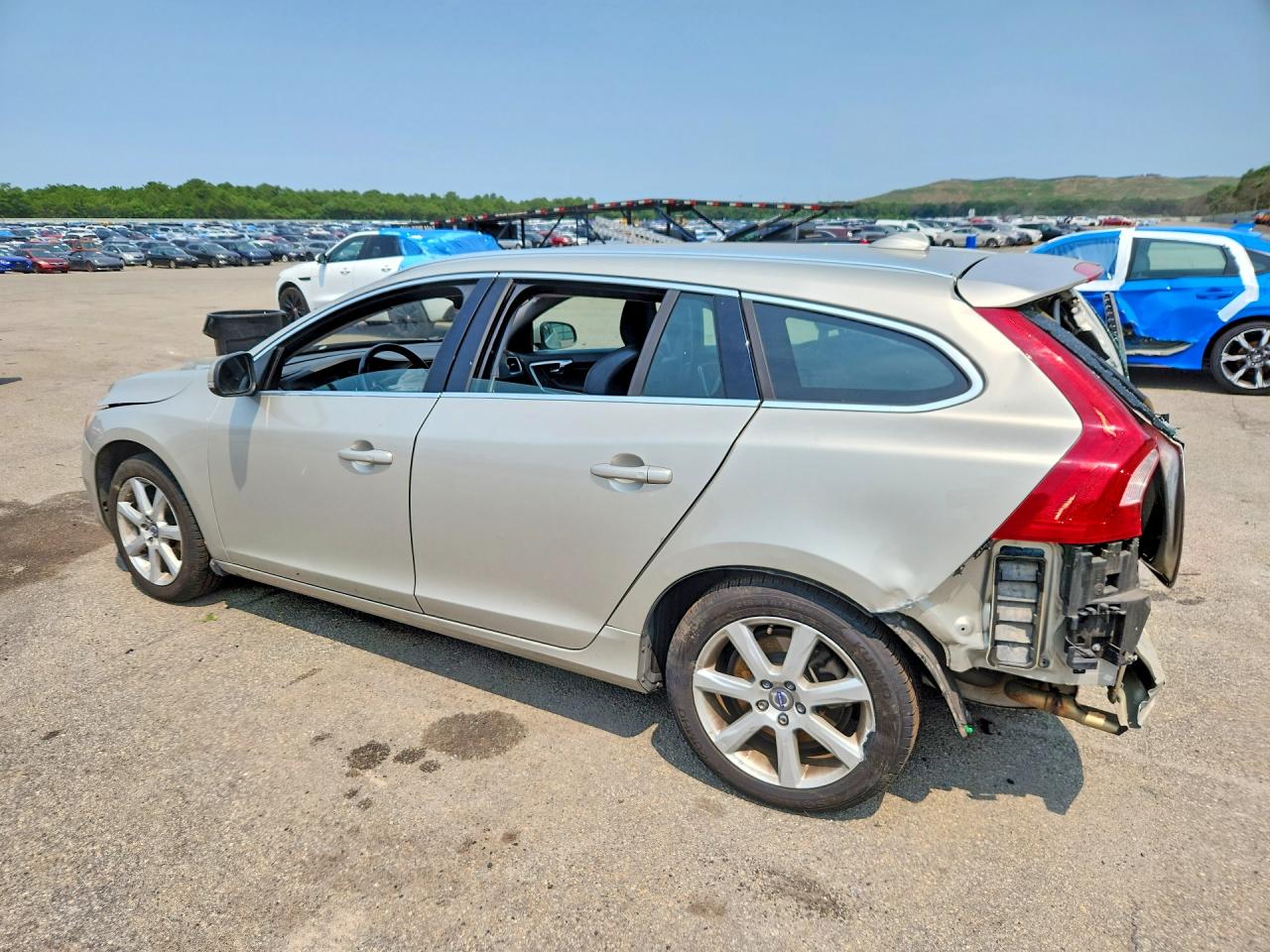 2017 VOLVO V60