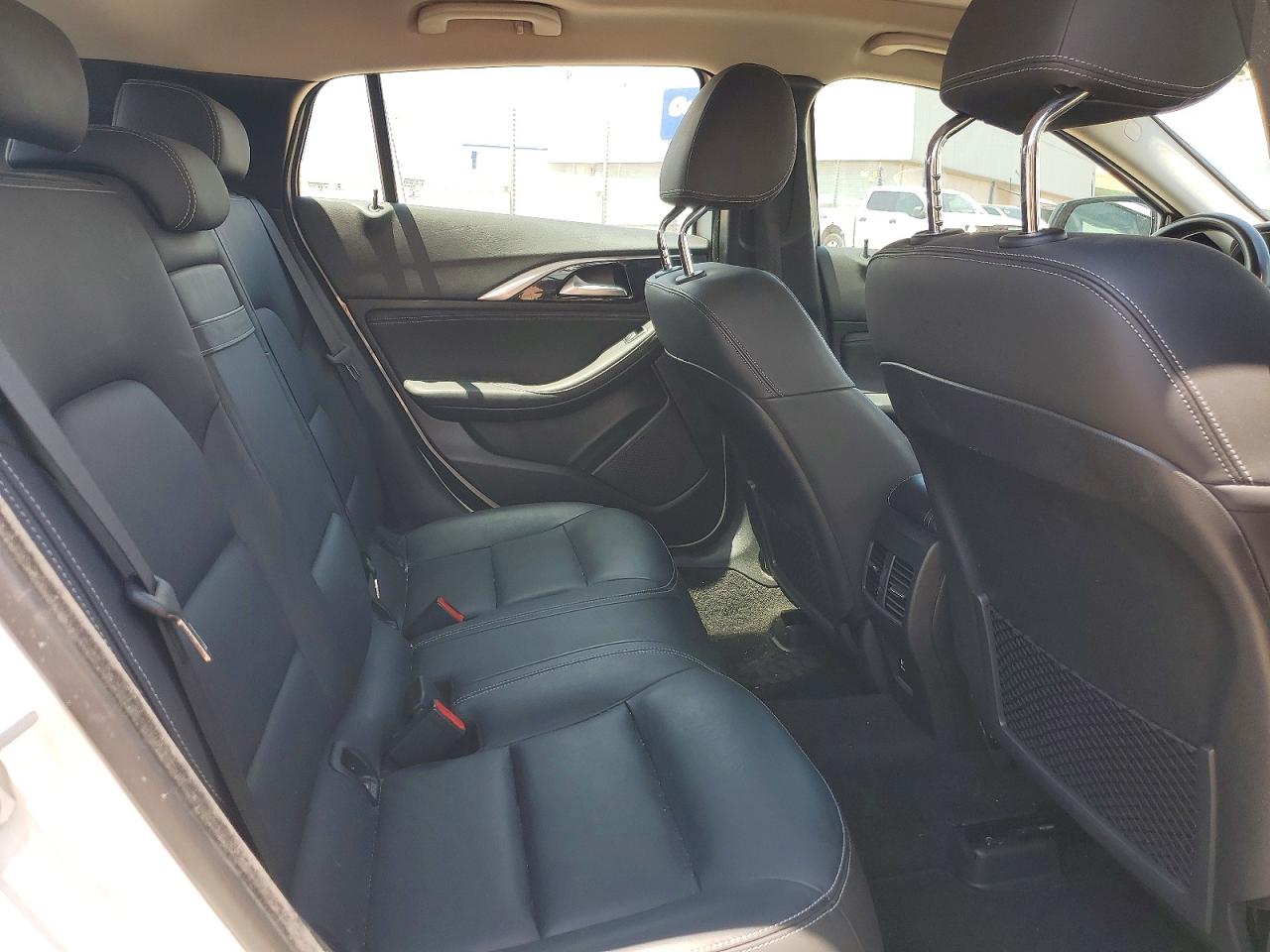 2017 INFINITI QX30