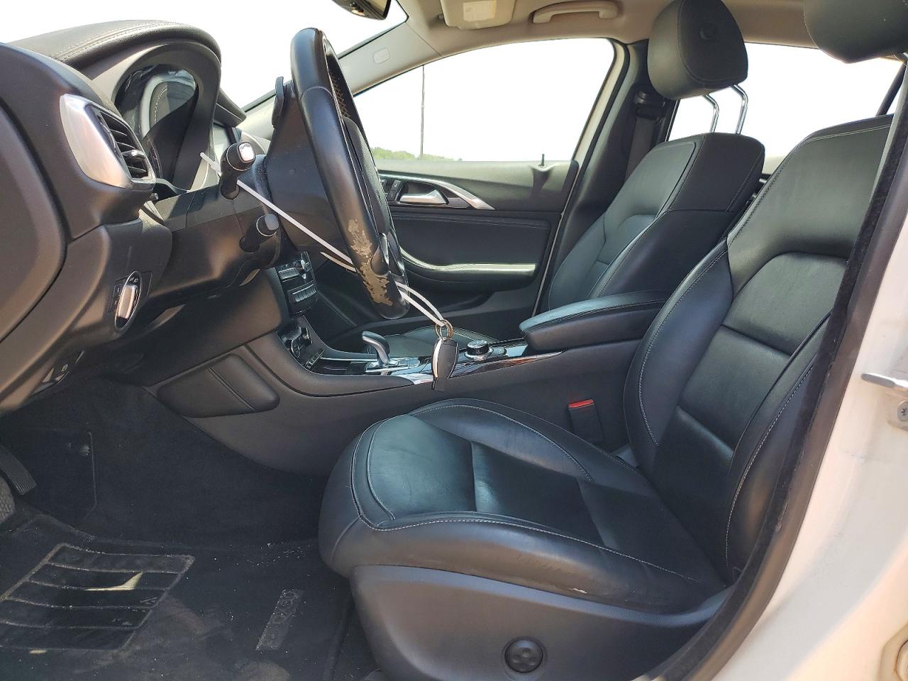 2017 INFINITI QX30